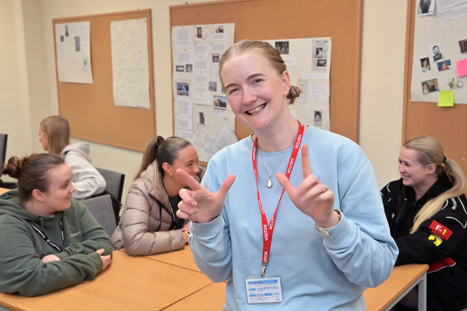 ӣƵapp Paramedic Students Learning Sign Language to Help Break Down Barriers